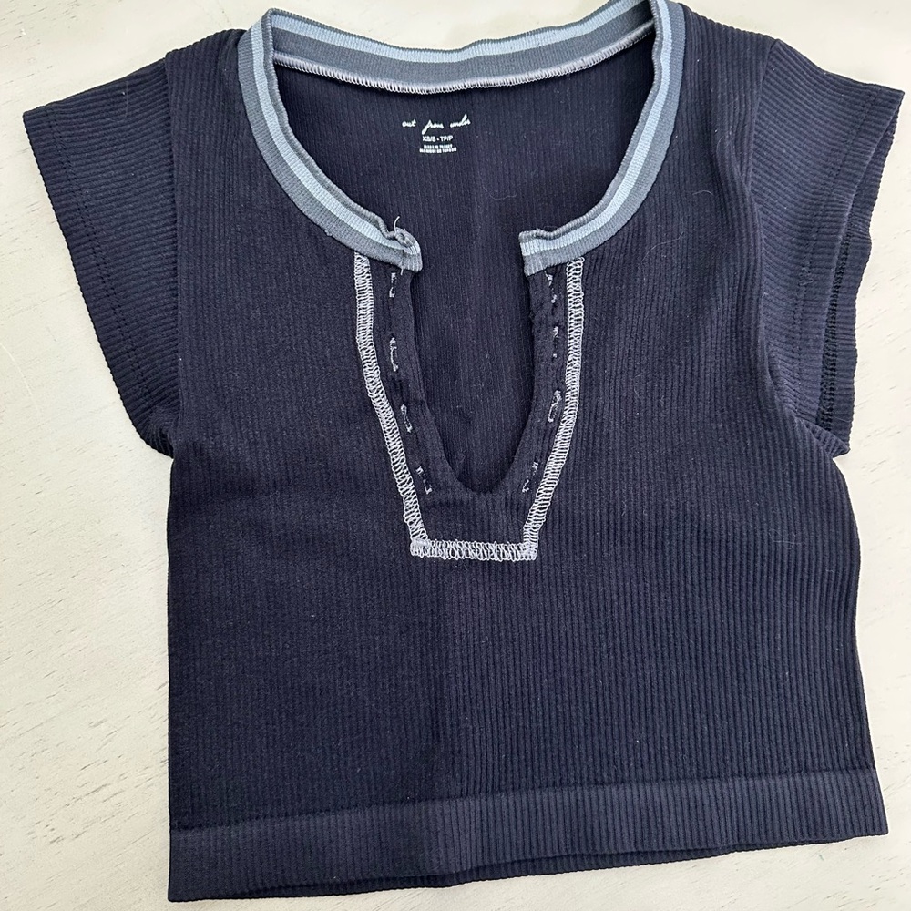 Black with Gray Trim Ribbed Short Sleeve Crop Top - Urban Outfitters XS/S